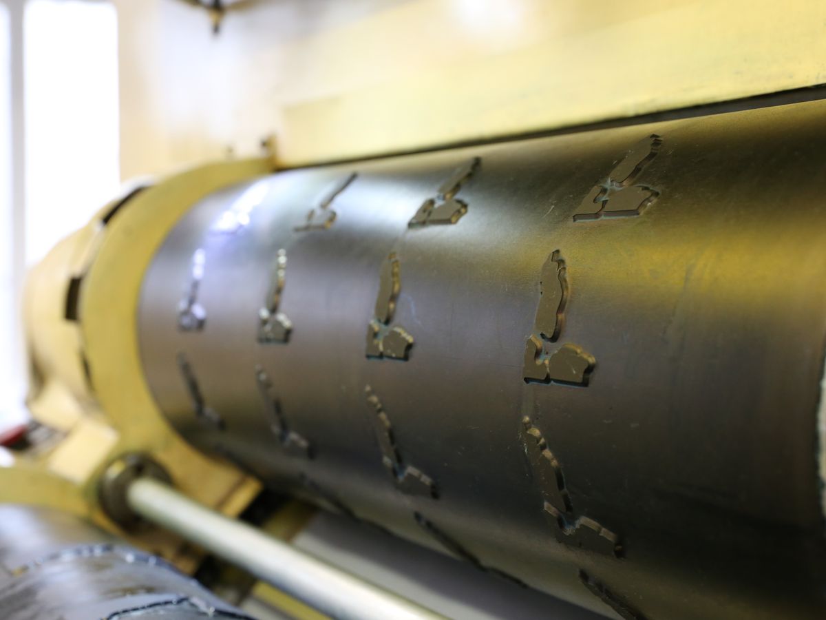 An intaglio wiping cylinder fitted with LLS-Luna Shablons